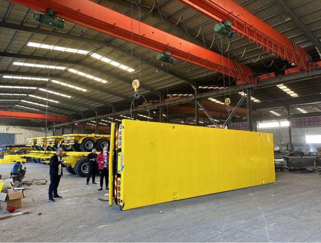 Stake-Side Flatbed Trailers Knocked Down for Container Export to South Africa