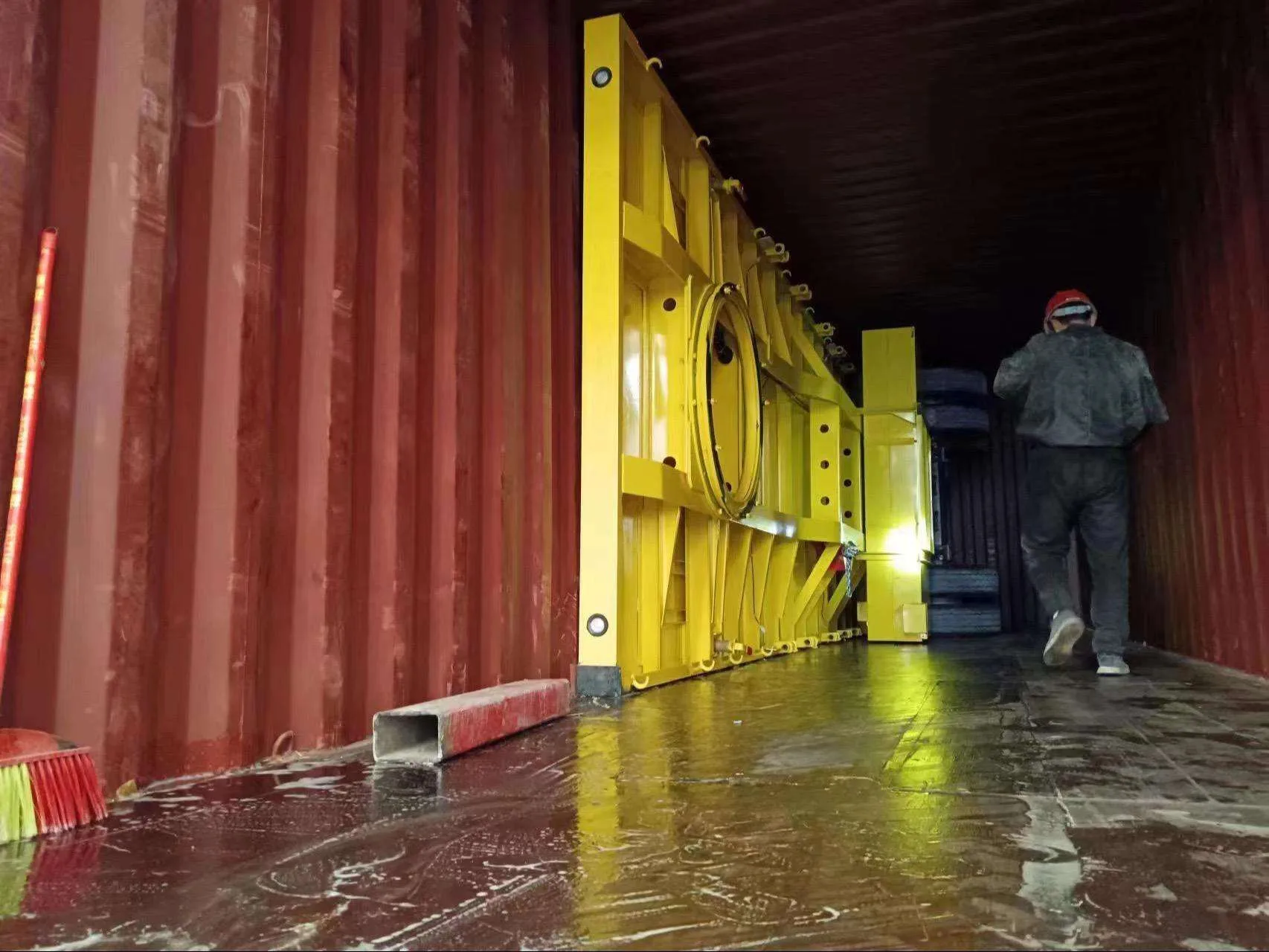 Stake-Side Flatbed Trailers Knocked Down for Container Export to South Africa