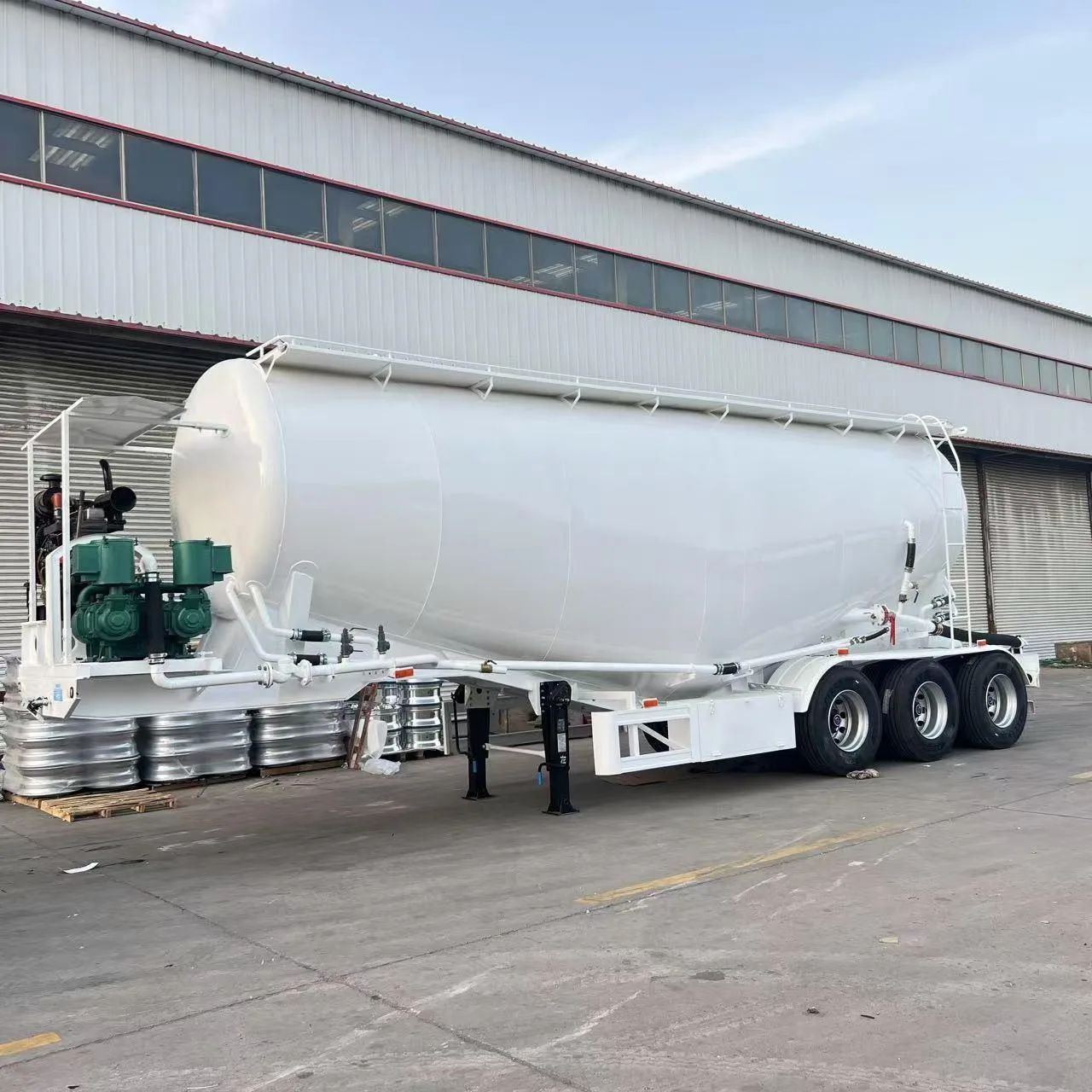 Dry Bulk Pneumatic Trailer