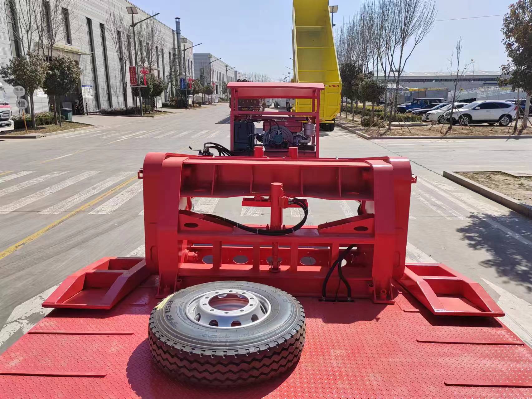 Multi-axle heavy haul lowbed trailer rated for 100 tons with hydraulic self-steering bogie